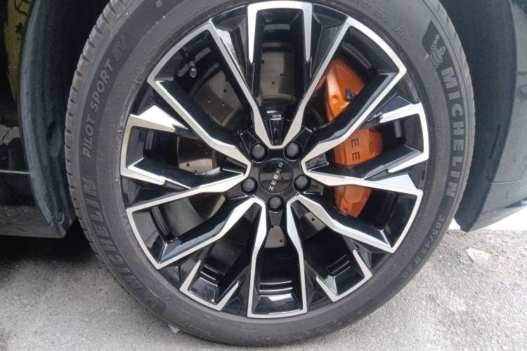 Used Zeekr 7X 2025 75 kWh Rear-Wheel Drive Intelligent Driving Version Right Front Wheel Hub