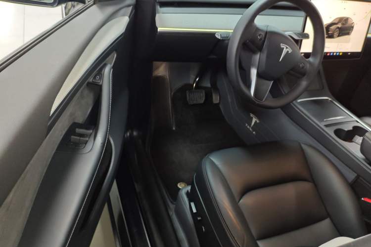 Used Tesla Model Y 2023 Rear-Wheel-Drive Version Driver Seat