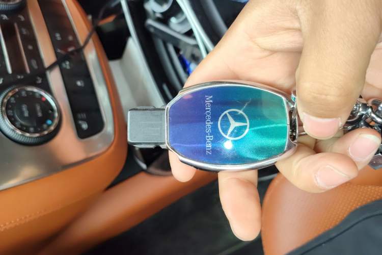 Used Mercedes-Benz R-Class 2014 R 320 4MATIC Business Model