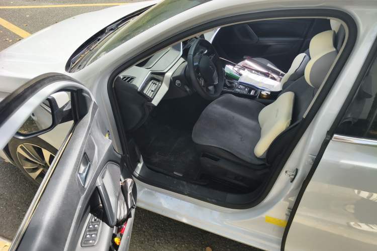 Used Peugeot 408 2024 360THP "Da Da" Model – Latou Edition Driver Seat