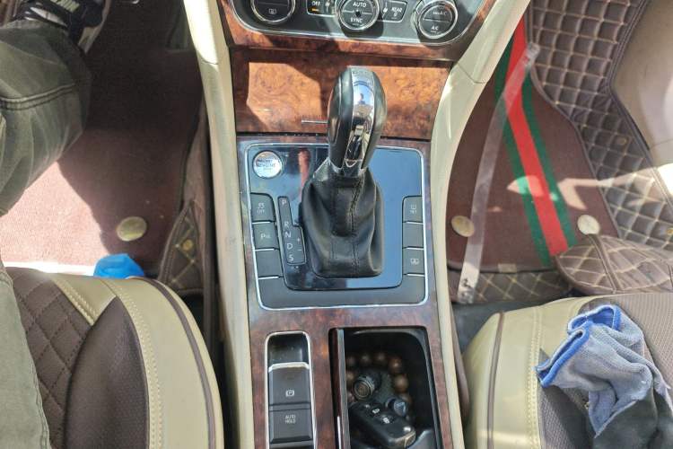 Used Volkswagen Passat 2013 1.8TSI DSG Prestige Edition Gear Lever