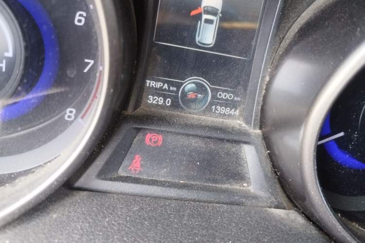 Used CHANGAN CS75 2014 2.0L Manual Luxury Version China IV Standard
