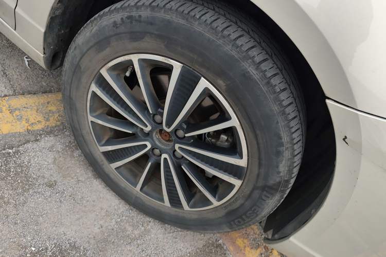 Used Roewe Ei5 2018 Internet Flagship Edition Right Front Wheel Hub