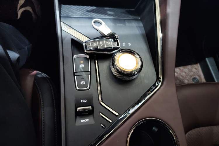 Used SOL X8 PLUS 2023 1.5 TGDI DCT Smart Home Edition 7-Seater