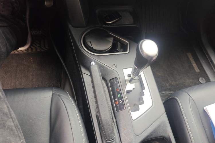 Used Toyota RAV4 2016 2.0L CVT Two-Wheel Drive Smart Edition China V Standard Gear Lever