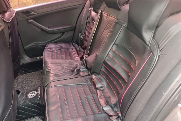 Used Volkswagen Jetta 2015 Value Edition 1.6L Manual Fashionable Style Left Rear Seat