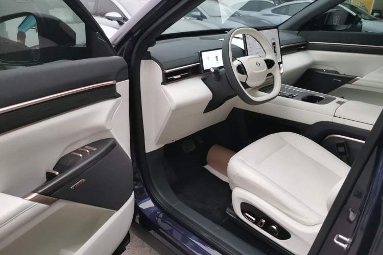 Used Dongfeng eπ eπ008 2024 636Max All-Electric Version 6 Seats
