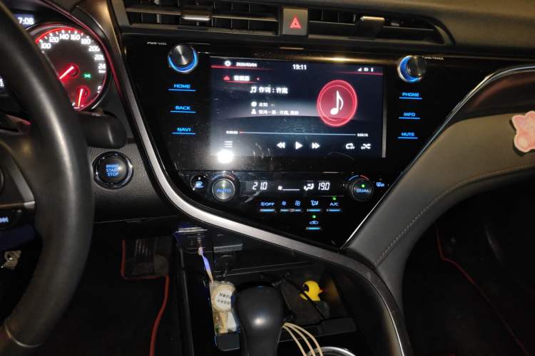 Used Toyota Camry 2019 2.0S FENGSHANG Version China VI Standard
