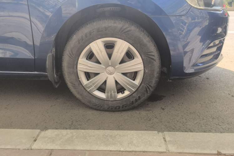 Used Volkswagen Jetta 2013 1.4L Manual Fashion Model Right Front Wheel Hub