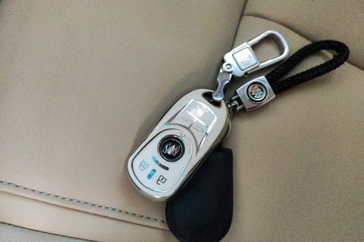 Used Buick GL8 2022 ES Landtrek 653T Luxury Edition