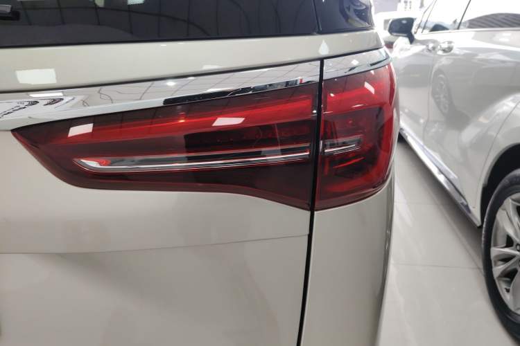 Used Buick GL8 2022 ES Landtrek 653T Luxury Edition