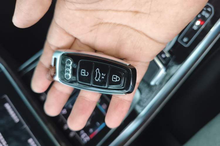 Used Audi Q7 2022 55 TFSI quattro S line Sport model Vehicle Key