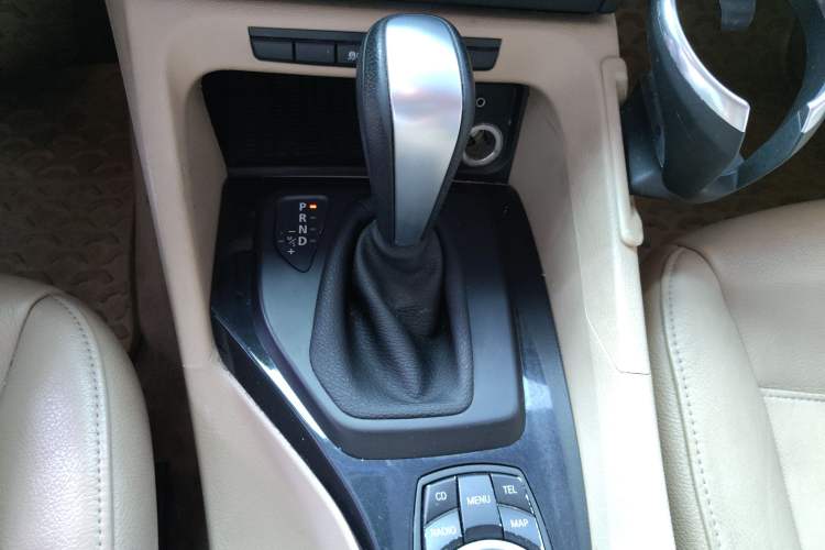 Used BMW X1 2010 sDrive18i Luxury Model Gear Lever