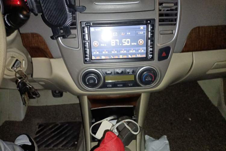 Used Nissan Sylphy 2009 1.6 XL Manual Luxury Sunroof Edition Audio And AC Panel