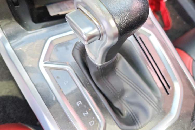 Used Haval H4 2018 Red-Label 1.5 GDIT DCT Fashion Edition Gear Lever