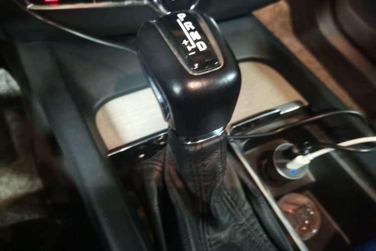 Used Volvo XC60 2018 T5 4x4 Zhiya Luxury Edition Gear Lever