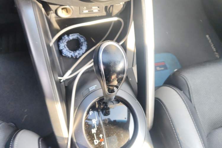 Used Hyundai Veloster 2015 1.6T Automatic Luxury Edition Gear Lever