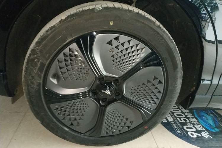 Used VOYAH COURAGE 2024 Ultra-Long Range Smart Enjoyment Version Left Front Wheel Hub