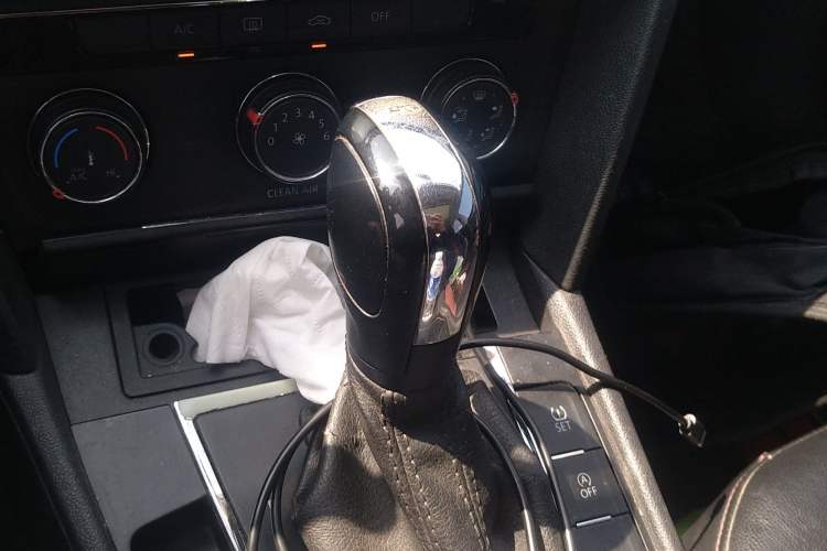 Used Volkswagen Lamando 2018 230TSI DSG Fashion Edition Gear Lever