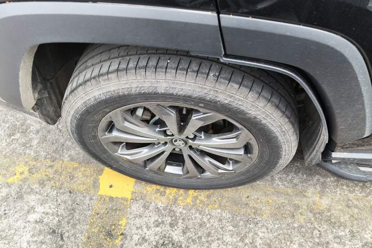 Used Toyota RAV4 2023 Dual-Engine 2.5L E-CVT Two-Wheel Drive Elite Plus Edition Exterior 5