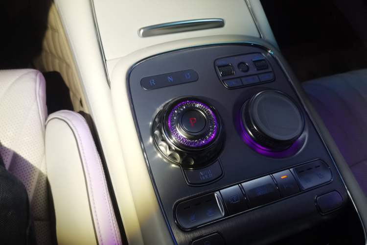 Used Genesis G90 2023 Flagship Edition Gear Lever