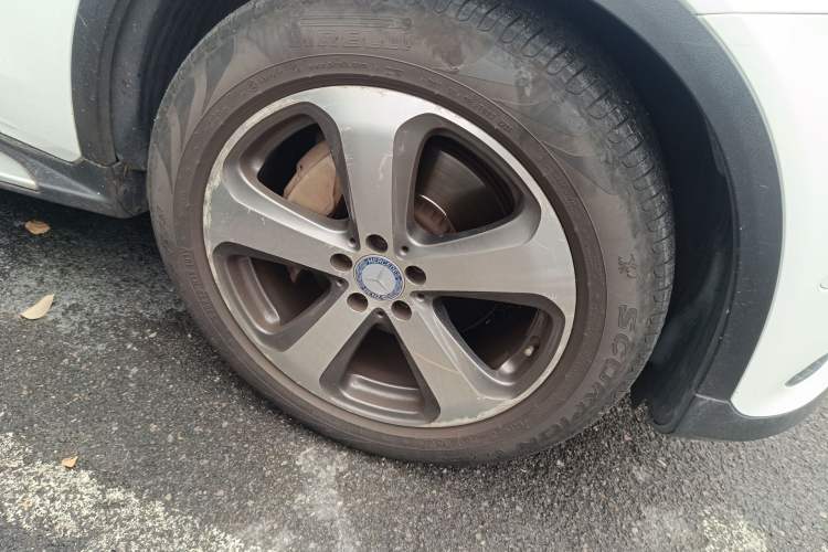 Used Mercedes-Benz GLC 2016 GLC 260 4MATIC Luxury Model Right Front Wheel Hub