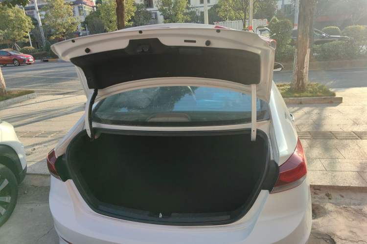 Used Hyundai Elantra (6th Generation / Lingdong) 2016 1.6L Automatic ZhiXuan – Elite Version
