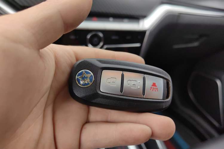 Used Venucia T60 2020 1.6L CVT Smart Drive Version China VI Standard Vehicle Key