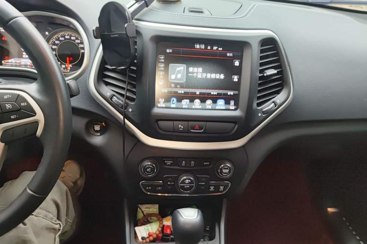 Used Jeep Cherokee 2020 2.0L Two-Wheel Drive Classic Sports Edition