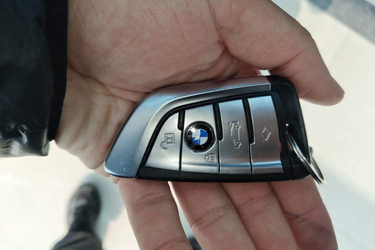 Used BMW 5 Series 2022 Second Facelift 530Li Leading Edition Luxury Package Vehicle Key