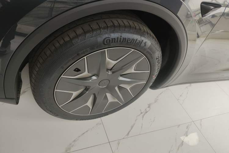 Used Tesla Model Y L 2025 Model Long-Range All-Wheel-Drive Version