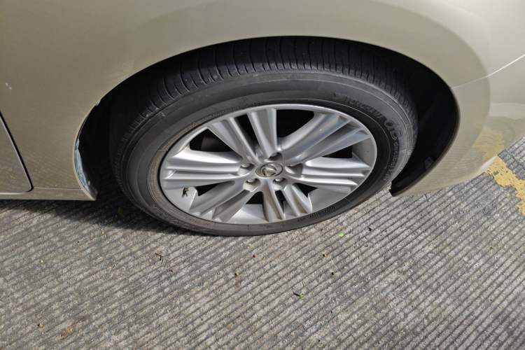 Used Lexus ES 2014 250 Elite Edition Right Front Wheel Hub