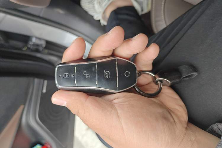 Used BYD Han 2022 EV Genesis Edition 715 km Front-Wheel-Drive Flagship Model Vehicle Key