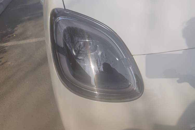 Used Wuling Hongguang MINIEV 2025 Four-Door Version Advanced Edition Right Front Headlight