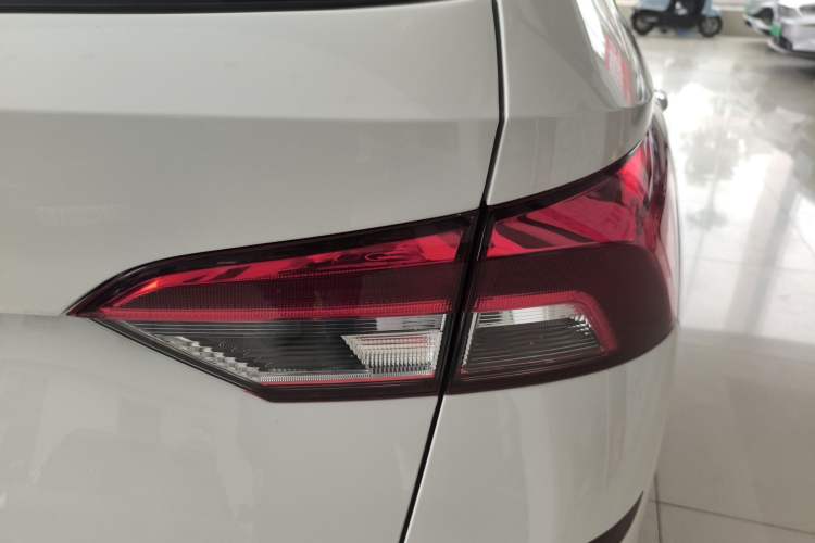 Used Skoda Kamiq 2018 1.5L Manual Comfort Edition China VI Standard Exterior 3