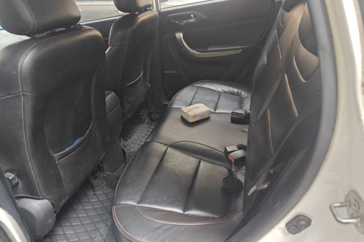 Used CHANGAN CS35 2014 1.6L Automatic Luxury Navigation Model China IV Standard
