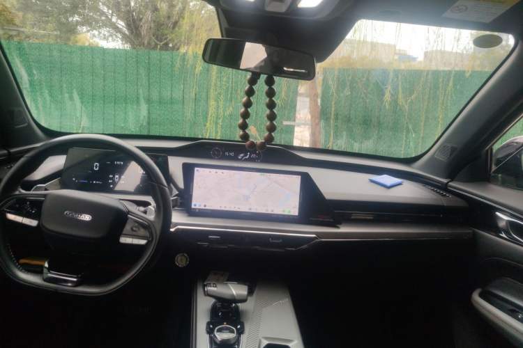 Used CHANGAN OSHAN Z6 2022 Blue Whale 1.5T DCT Luxury Model
