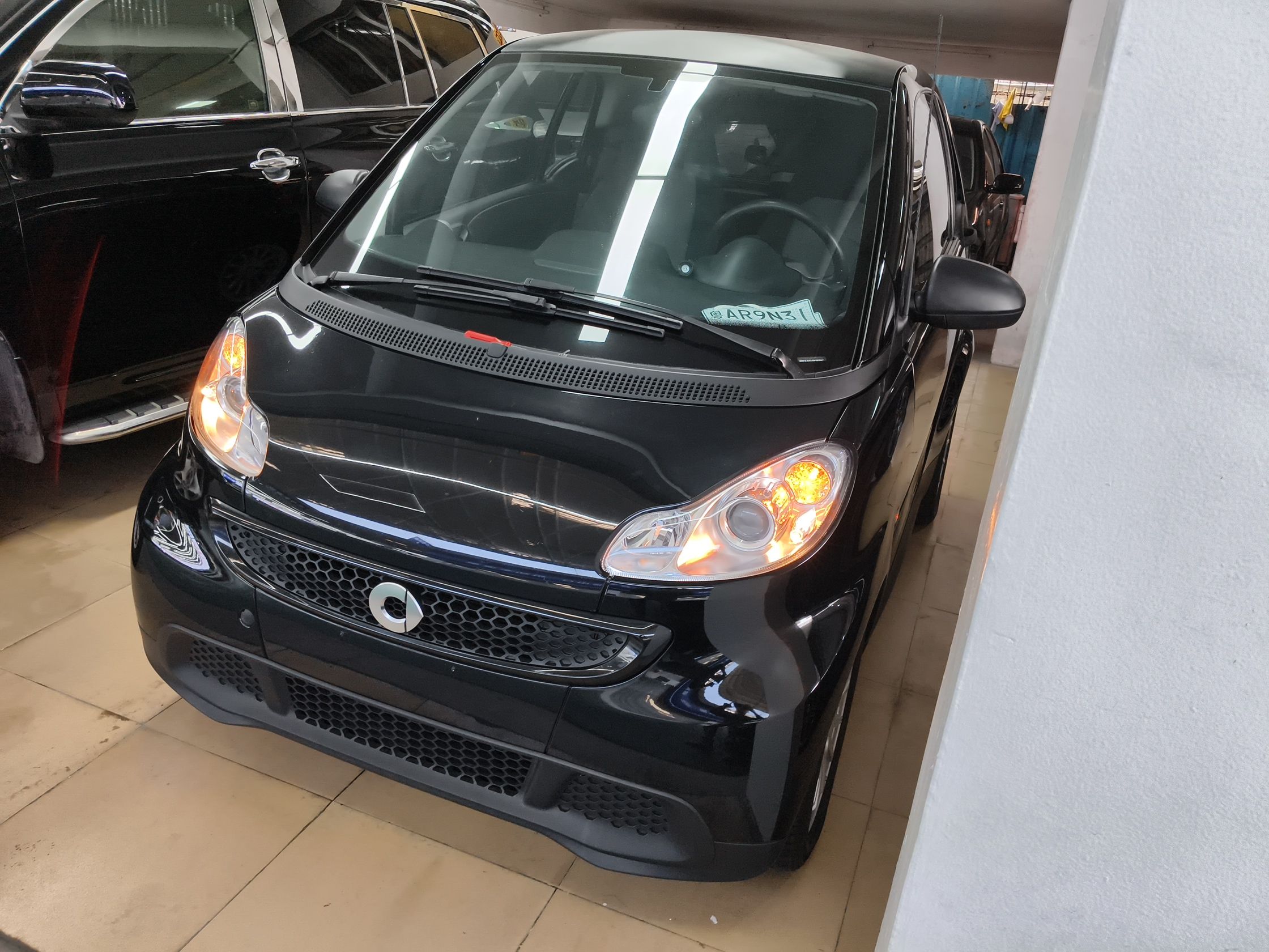 تحت مقدمة السيارة