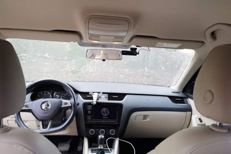 Used Skoda Octavia 2015 1.6L Automatic Yijie Edition Headliner