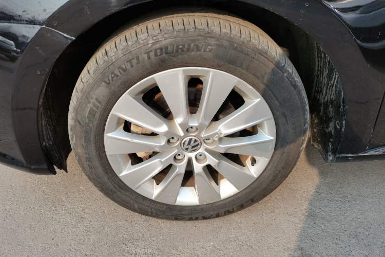 Used Volkswagen Lavida 2015 1.6L Automatic Comfort Edition
