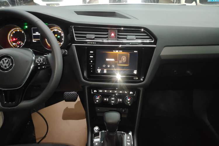 Used Volkswagen Tiguan L 2020 330TSI Automatic Two-Wheel Drive Smart Luxury Edition China VI Standard