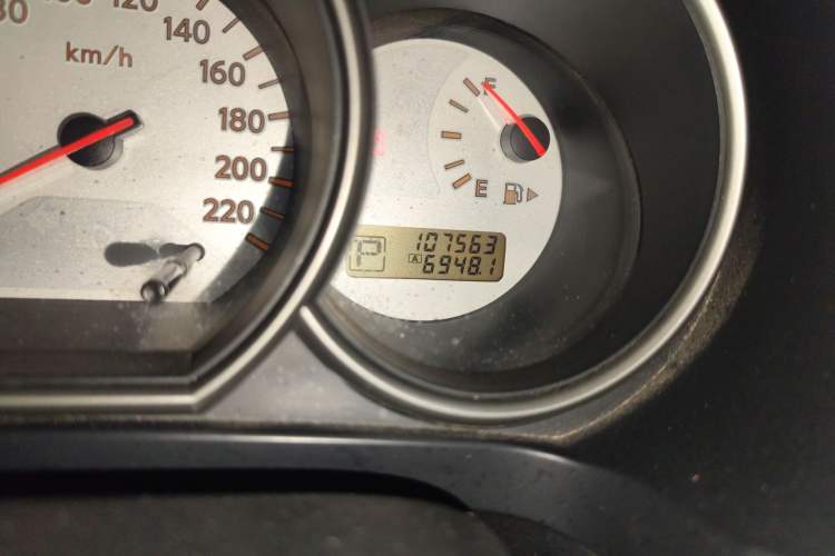 Used Nissan Livina 2010 JINRUI Edition 1.6L Automatic Standard Model Odometer Close Up