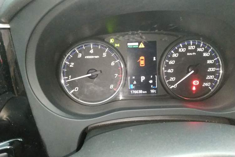 Used Mitsubishi Outlander 2016 2.4L 4x4 Luxury Edition 7-Seater Instrument Cluster