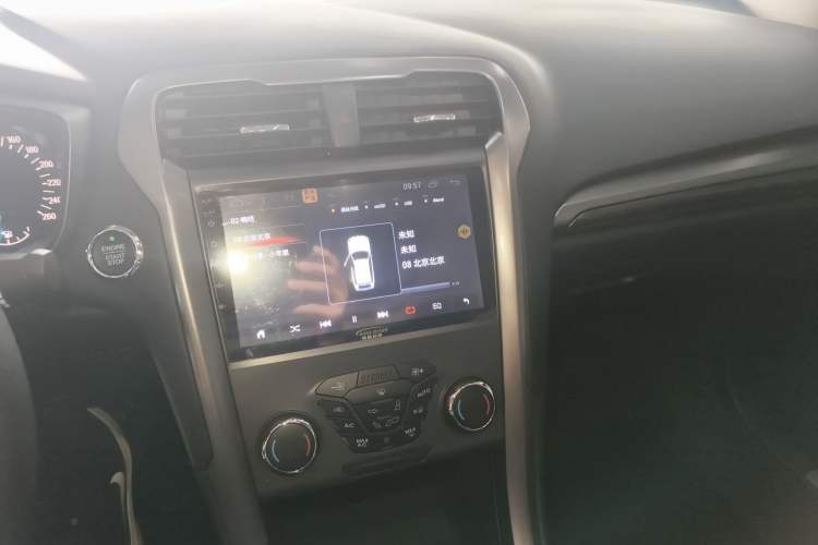 Used Ford Mondeo 2018 EcoBoost 180 Smart Control Fashion Model China VI Standard Audio And AC Panel