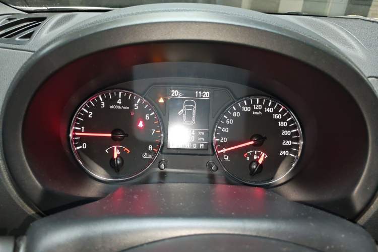 Used Dongfeng Fengdu MX6 2015 2.0L CVT Two-Wheel Drive Excellence Edition Instrument Cluster