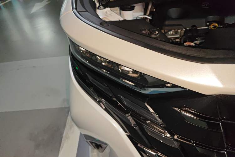 Used Toyota Alphard 2024 Dual-Engine 2.5L Deluxe Edition