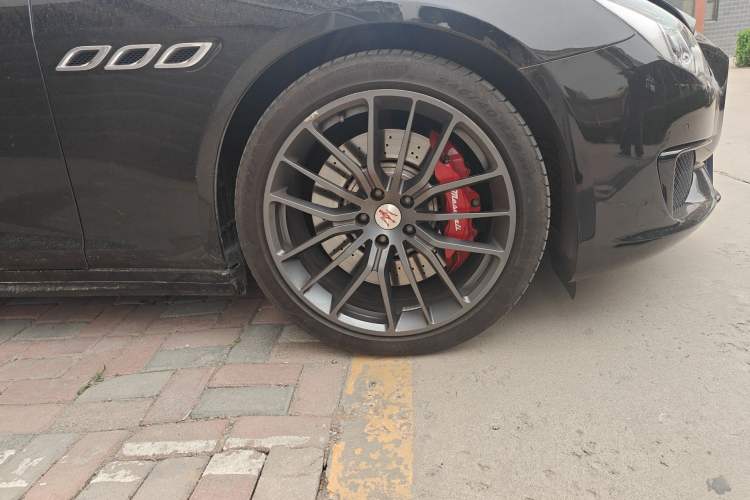 Used Maserati President 2013 3.8T Standard Model Right Front Wheel Hub