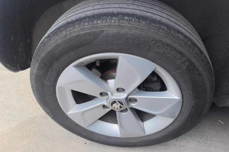 Used Skoda Yeti 2014 1.4TSI DSG Vibrant Edition Right Rear Wheel Hub