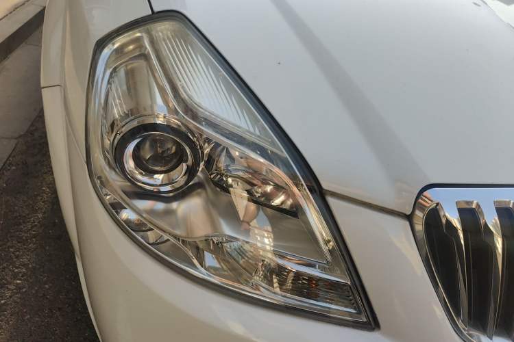 Used Buick Excelle 2013 1.5L Automatic Classic Model Right Front Headlight