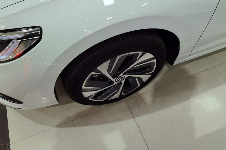 Used Volkswagen Bora 2025 200TSI DSG Enjoy PRO Edition Left Front Wheel Hub